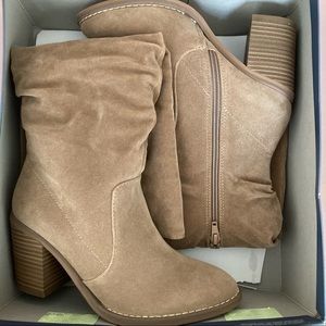 Universal thread knee high boots